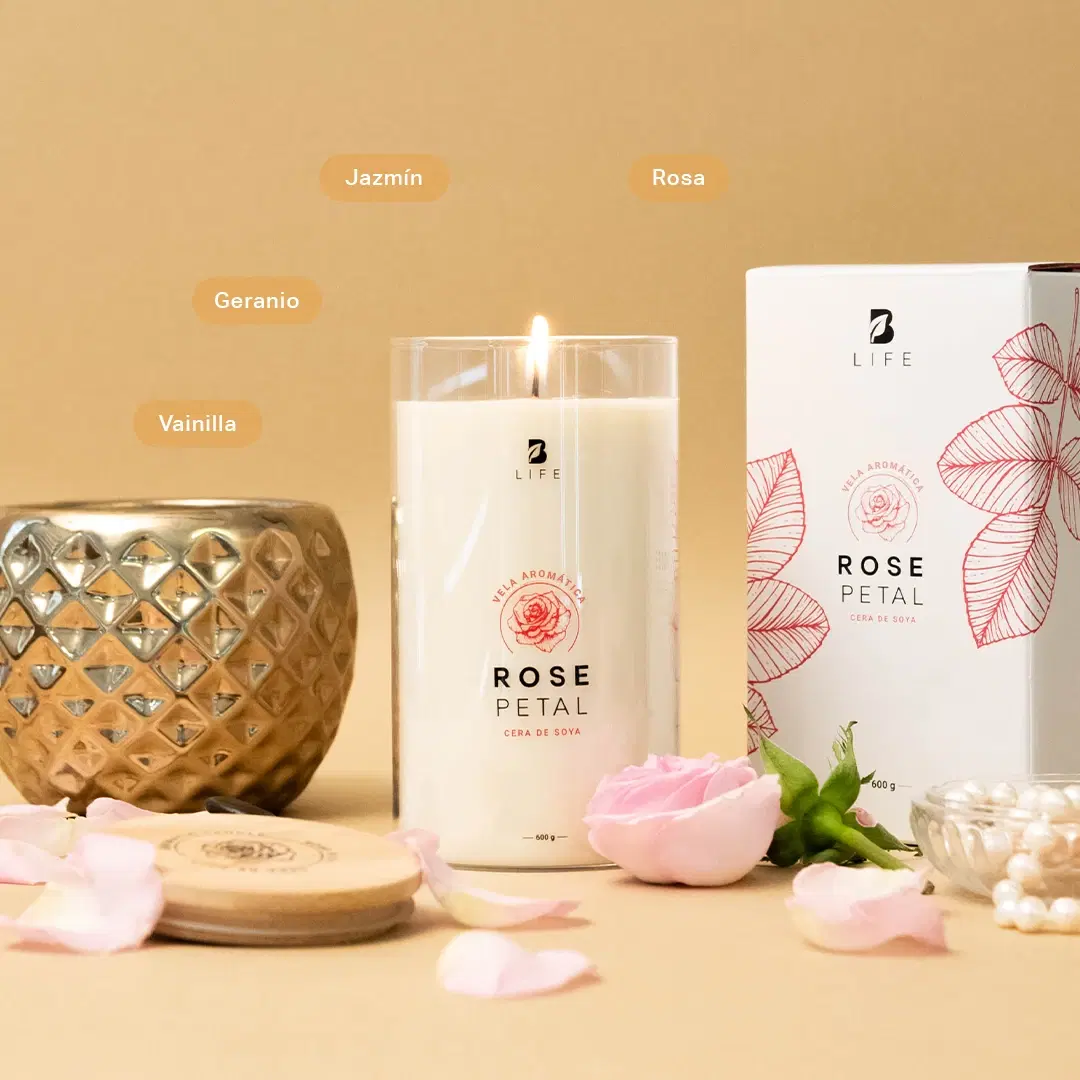 Imagen de Rose Petal Aromatic Candle | Vela Aromática Pétalos de Rosa 600 g