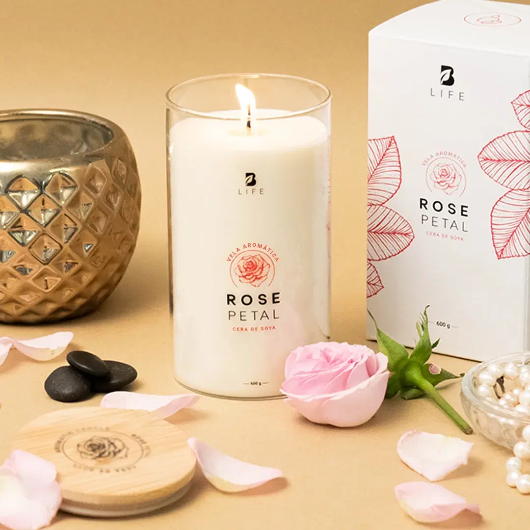 Imagen de Rose Petal Aromatic Candle | Vela Aromática Pétalos de Rosa 600 g